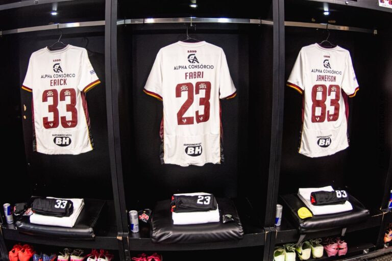 Vitória estreia uniforme 2 antes mesmo de anúncio oficial