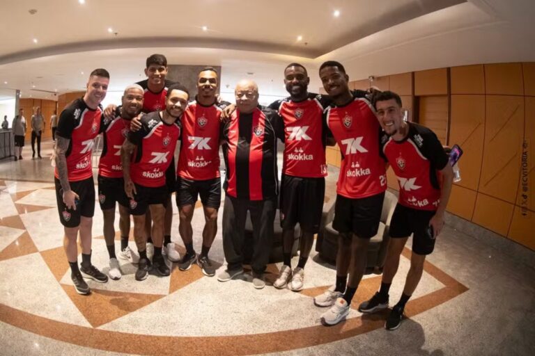 Jairzinho quer conhecer o Barradão e elogia trabalho do filho como treinador do Vitória