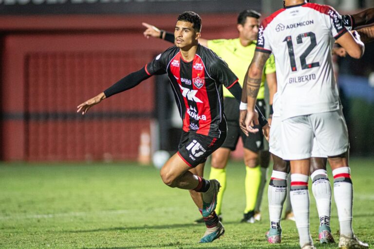 FICHA DO JOGO: Vitória 4×0 Athletico-PR