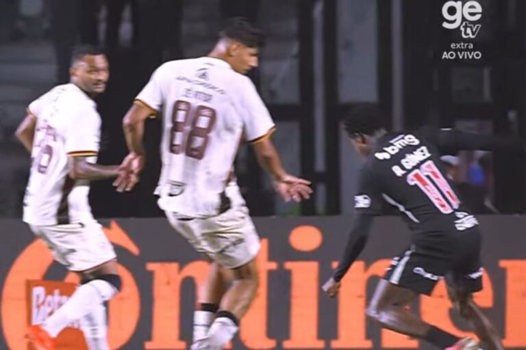 Vitória faz jogo patético e perde para o Vasco mesmo jogando com um a mais
