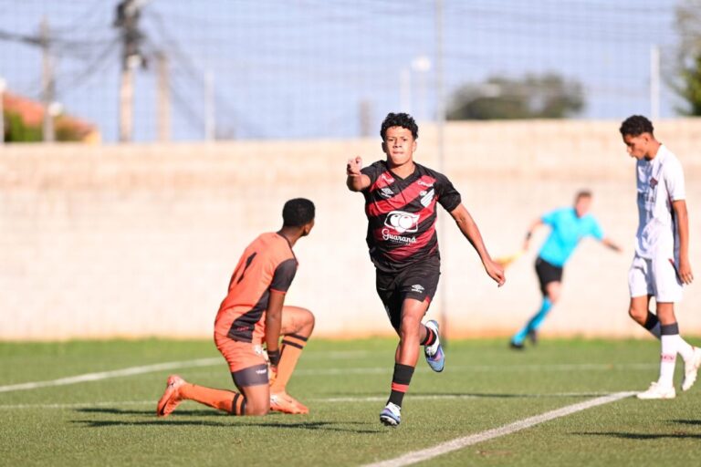 Vitória perde para o Athletico no Brasileirão sub-17