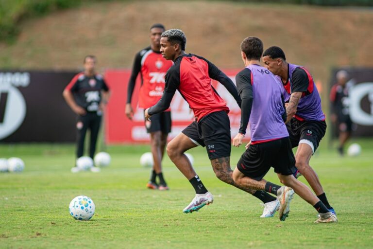 Vitória inicia preparação para jogo decisivo contra o Vasco