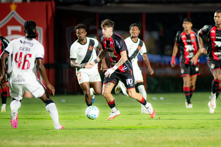 Rojão lançado por torcedor do Vasco leva Vitória a julgamento no STJD