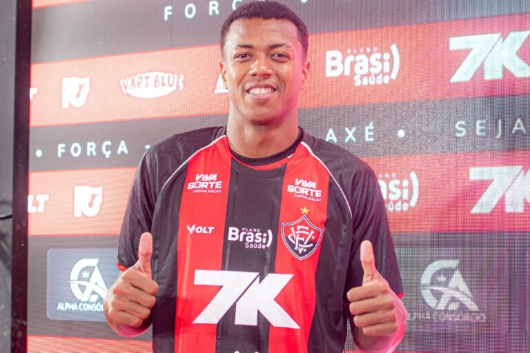 Darlan é apresentado como novo zagueiro do Vitória