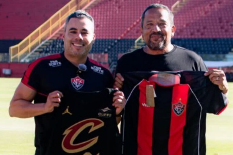 Locutor oficial do Cleveland Cavaliers visita CT do Vitória e conhece Jair Ventura