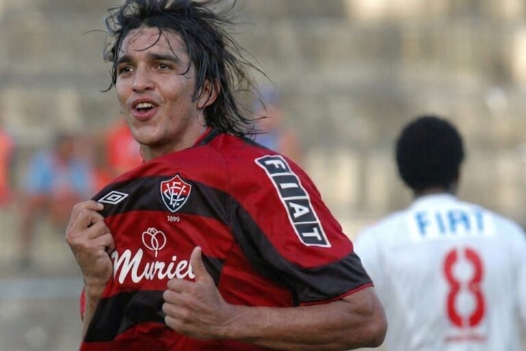 Ex-Vitória e Cruzeiro, Marcelo Moreno vê Barradão como diferencial “Torcida apoia o tempo inteiro”
