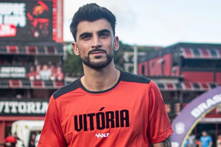 Recém-contratado e volante que não joga há mais de um ano são relacionados pelo Vitória