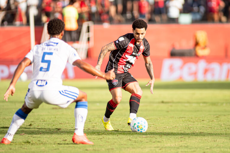 Vitória é derrotado pelo Cruzeiro no Barradão