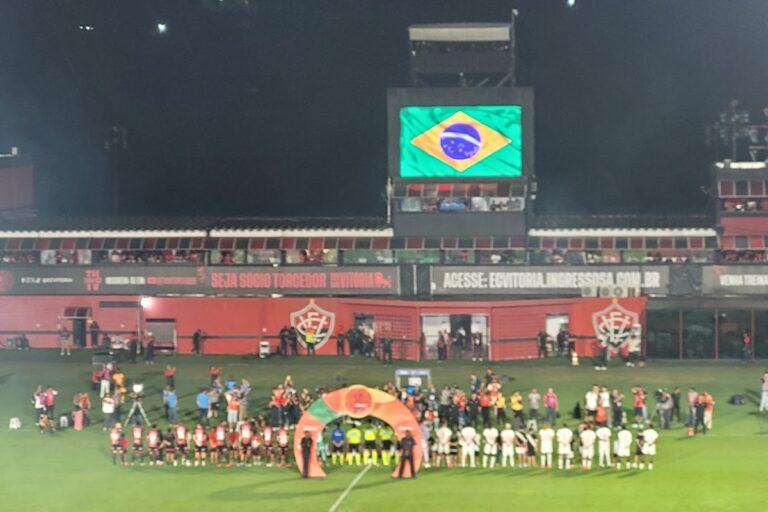 Vitória é absolvido pelo STJD em julgamento por rojão lançado no Barradão
