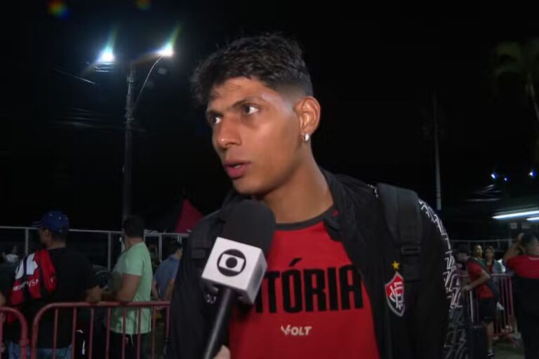 “Primeiro tempo a gente amassou o Vasco”, diz Zé Vitor após eliminação