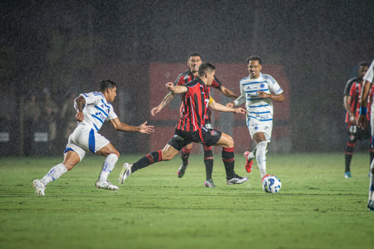 Vitória pode aproveitar má fase do Cruzeiro em confronto no Barradão