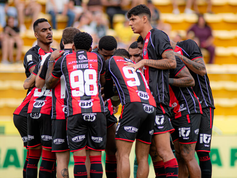 Vitória desperdiça 12 pontos no Brasileirão após liderar o placar