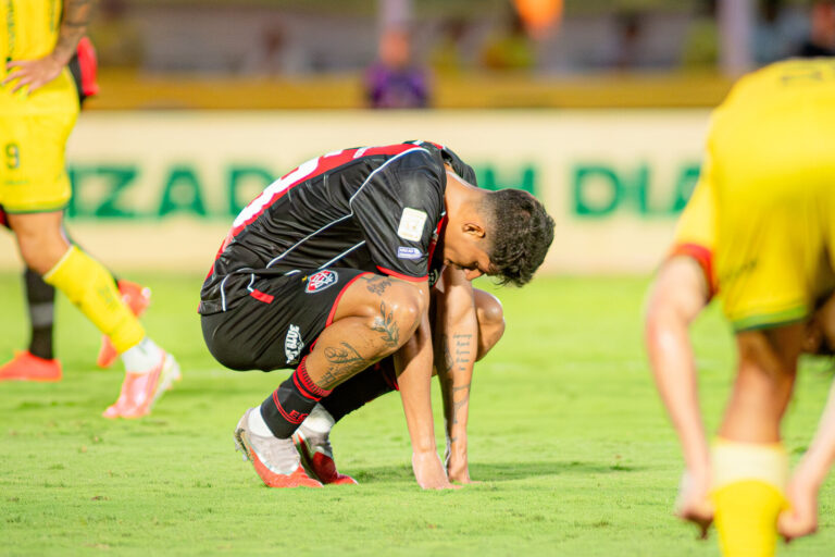 Vitória acumula 14 jogos sem vencer fora de casa e tem a pior defesa visitante do Brasileirão