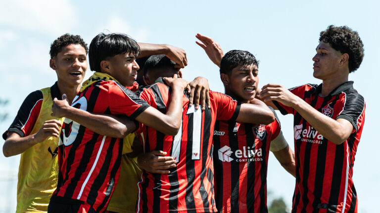 Vitória goleia Atlético-GO e avança no Campeonato Brasileiro Sub-17