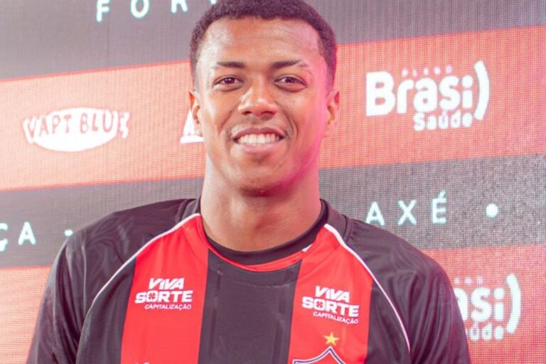 Por opção, Jair Ventura deixa de fora 3 atletas pelo segundo jogo seguido
