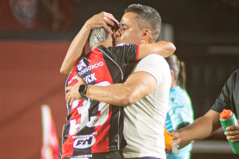 Vitória relaciona 23 jogadores para enfrentar o São Paulo no Morumbis