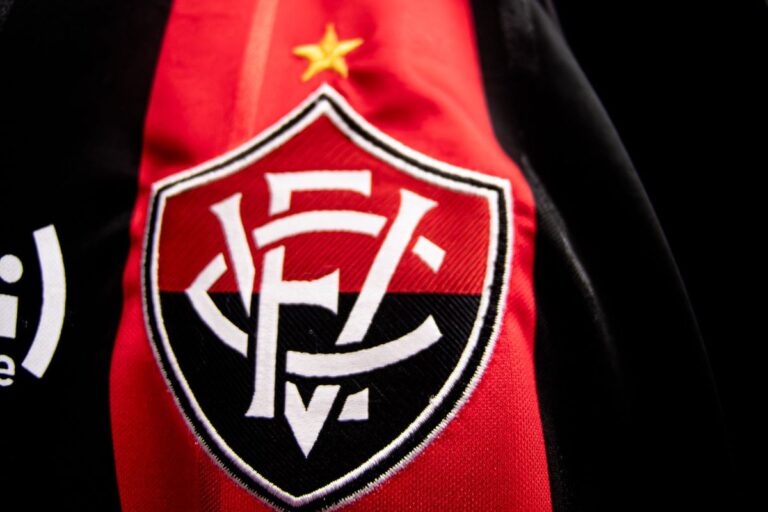 Camisa do Vitória é a mais barata dentre os times da Série A do Brasileirão